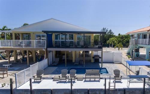 Reel Paradise 2bed 2bath Half Duplex With Brand New Private Pool, Deck & Dockage