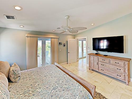 Modern Coco Plum Estate With Pool, Hot Tub & Dock! Home