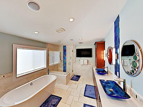 Modern Coco Plum Estate With Pool, Hot Tub & Dock! Home