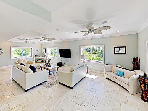 Modern Coco Plum Estate With Pool, Hot Tub & Dock! Home