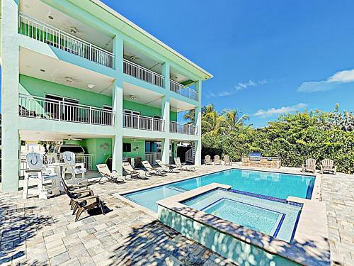 Modern Coco Plum Estate With Pool, Hot Tub & Dock! Home