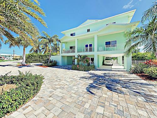 Modern Coco Plum Estate With Pool, Hot Tub & Dock! Home