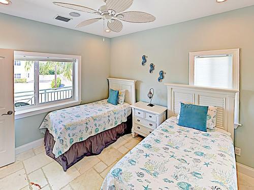 Modern Coco Plum Estate With Pool, Hot Tub & Dock! Home
