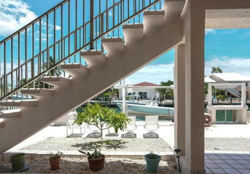 Serenity Found 3bed/2bath Duplex With Dockage & Cabana Club