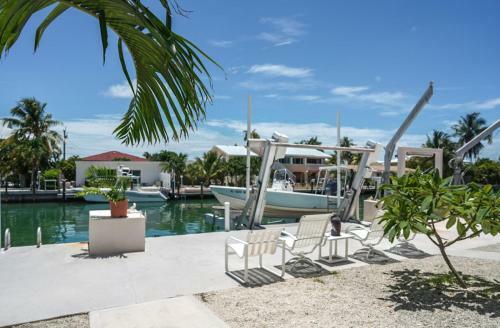 Serenity Found 3bed/2bath Duplex With Dockage & Cabana Club