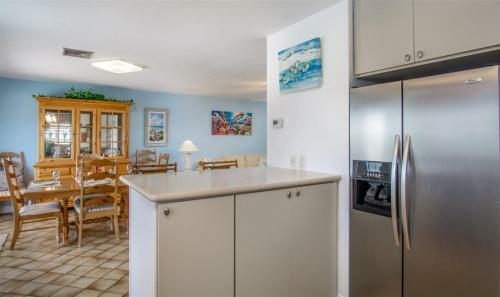 Serenity Found 3bed/2bath Duplex With Dockage & Cabana Club