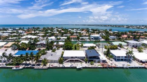 Serenity Found 3bed/2bath Duplex With Dockage & Cabana Club