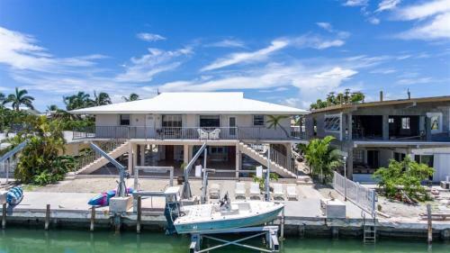 Serenity Found 3bed/2bath Duplex With Dockage & Cabana Club