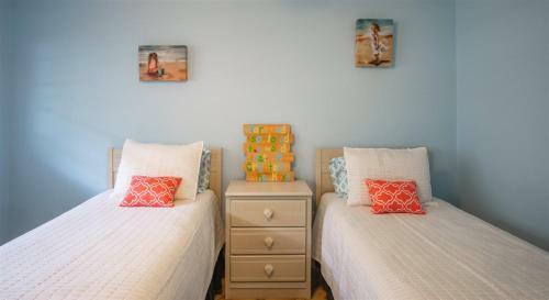 Serenity Found 3bed/2bath Duplex With Dockage & Cabana Club