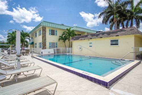 Apartamento Turtle Nest 2bed, 2bath Condo With Shared Pool, Dockage