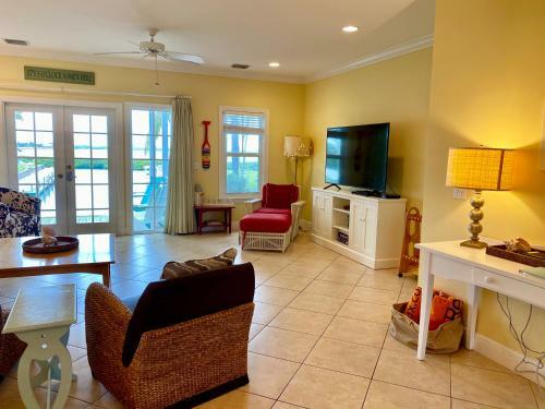Waterfront Luxury Villa 43 With Sunset Views And Boat Slip