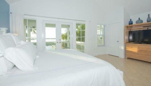 Waterfront Luxury Villa 43 With Sunset Views And Boat Slip