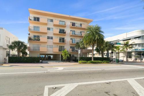 Apartamento 2 Bedroom 2 Bath With Patio On 11th Collins Ave