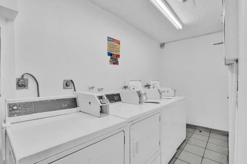 Gorgeous Apartment, South Beach, 1 Block To Ocean
