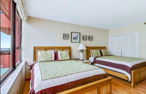 Waterfront Condo On Beach With Pool, Tiki Bar & Restaurant On-site