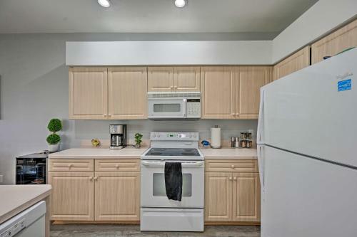 Lely Resort Home With Lanai - 1 Mi To Golf!