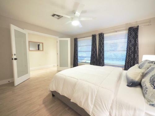 Naples Beach Bungalow