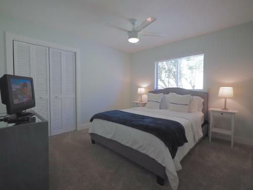 Naples Beach Bungalow