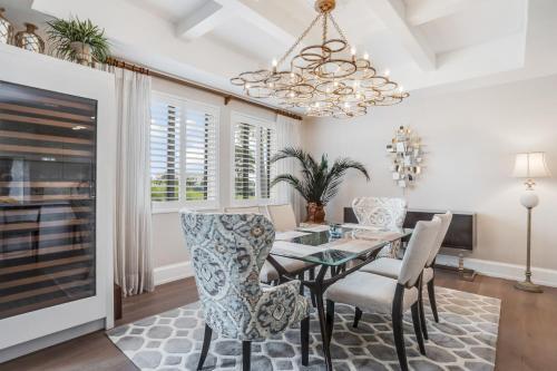 Naples Square Paradise