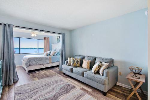 Sunset Harbour Palms 1