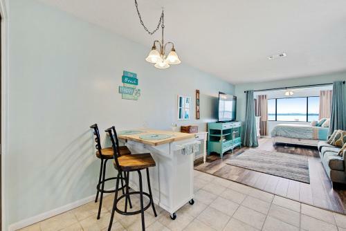 Sunset Harbour Palms 1