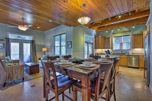 Quaint Family Retreat With Bbq, Steps To Beach!