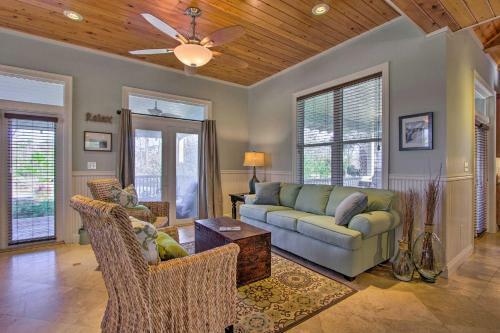 Quaint Family Retreat With Bbq, Steps To Beach!