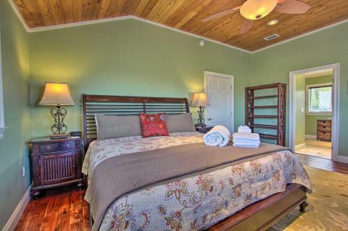 Quaint Family Retreat With Bbq, Steps To Beach!