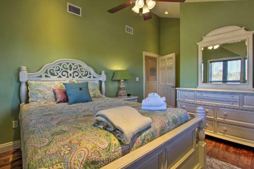 Quaint Family Retreat With Bbq, Steps To Beach!