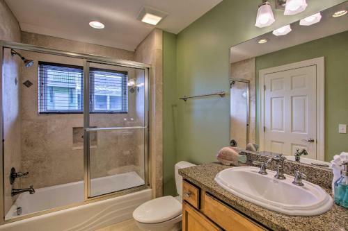 Quaint Family Retreat With Bbq, Steps To Beach!