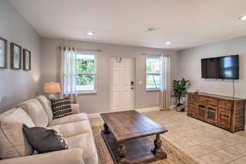 Coastal Townhome With Patio, About 2 Mi To Beach!