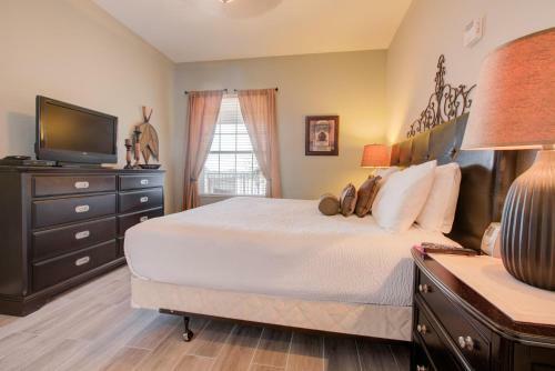 Lakeview Executive Penthouse