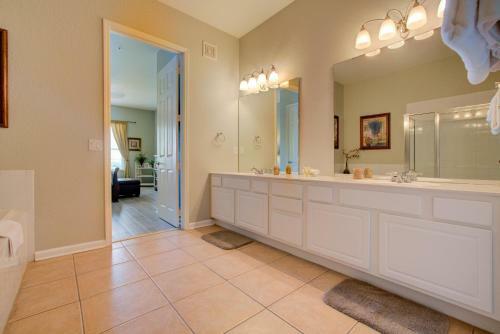 Lakeview Executive Penthouse