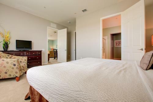 Lakeview Palms