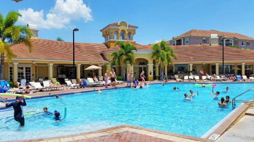 Lakefront Oasis