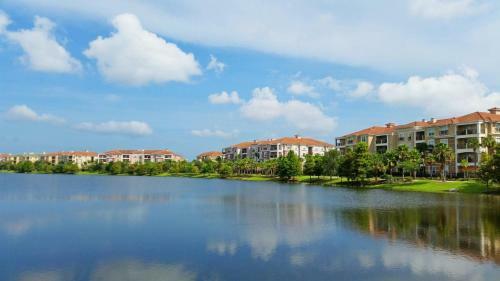 Lakefront Oasis
