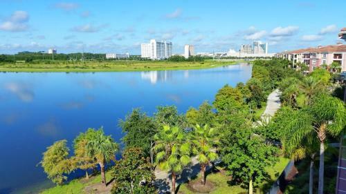 Lakefront Oasis