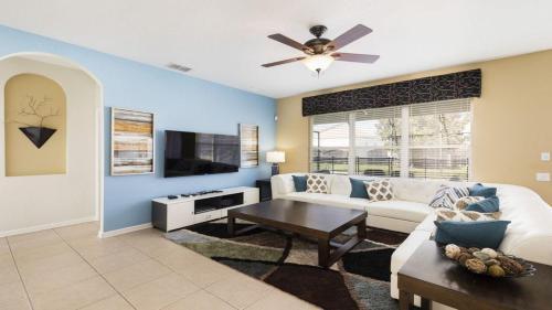 6br Windsor Hills Villa