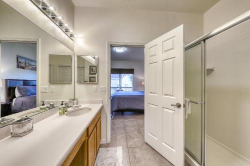 Oakwater Resort 7504