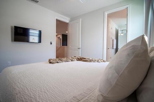Encore Resort 8 Bedroom Vacation Home With Pool (2104)