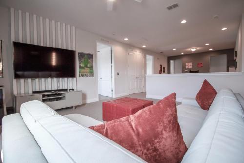 Encore Resort 8 Bedroom Vacation Home With Pool (2104)