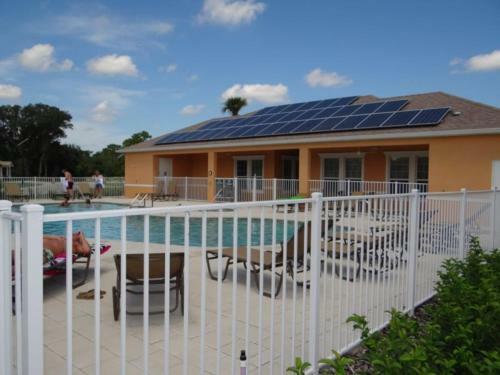 Modern 3 Bedroom 3 Bath Town Home Near Disney
