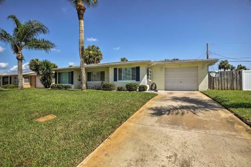 Home With Furnished Lanai - 1 Block To Ormond Beach!