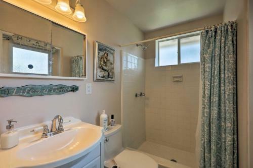 Home With Furnished Lanai - 1 Block To Ormond Beach!