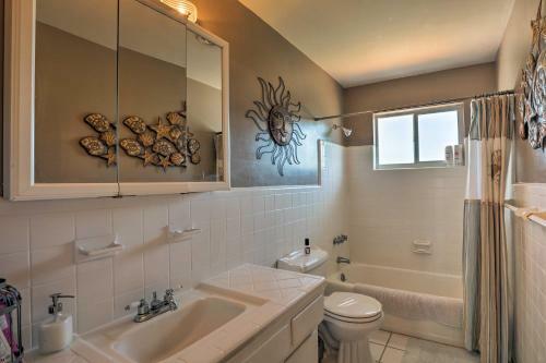 Home With Furnished Lanai - 1 Block To Ormond Beach!
