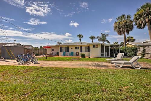 Home With Furnished Lanai - 1 Block To Ormond Beach!