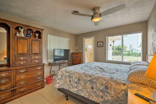 Home With Furnished Lanai - 1 Block To Ormond Beach!