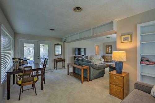 Home With Furnished Lanai - 1 Block To Ormond Beach!