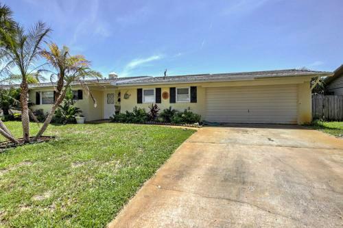 Spacious Home With Yard, 0 5 Mi To Ormond Beach