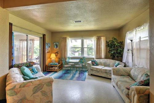 Spacious Home With Yard, 0 5 Mi To Ormond Beach